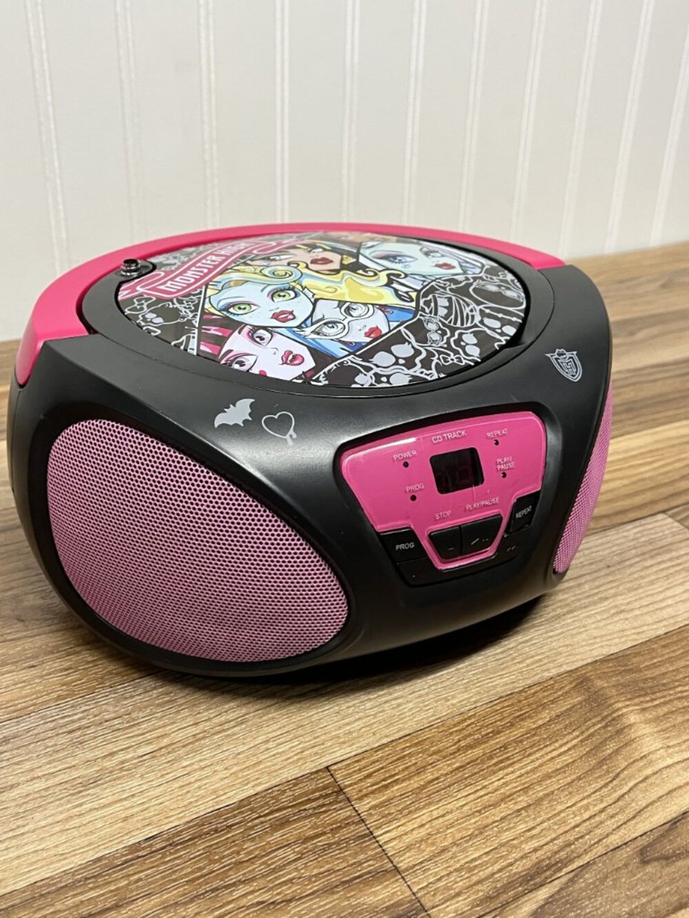Monster High Pink CD Boombox Portable Player Radio 56049-TRU 2014 TESTED WORKS - Picture 5 of 12